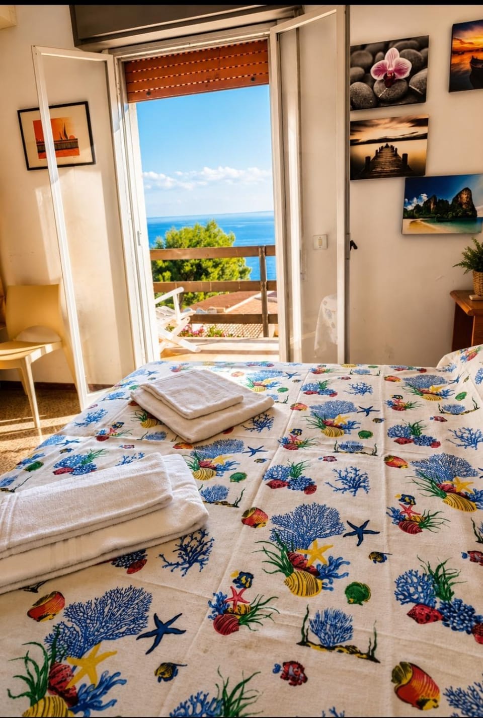 Bed, Natural landscape, Photo of the whole room, Bedroom, Sea view