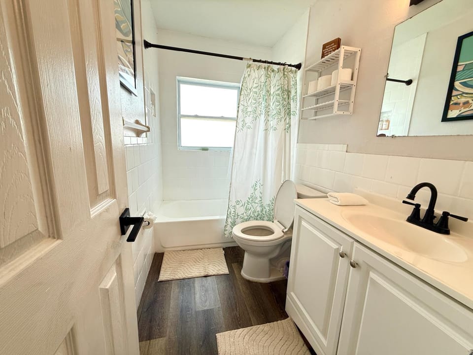 Shower, Toilet, Bathroom, Bath