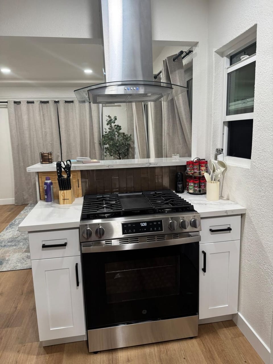 Kitchen or kitchenette, oven, stove