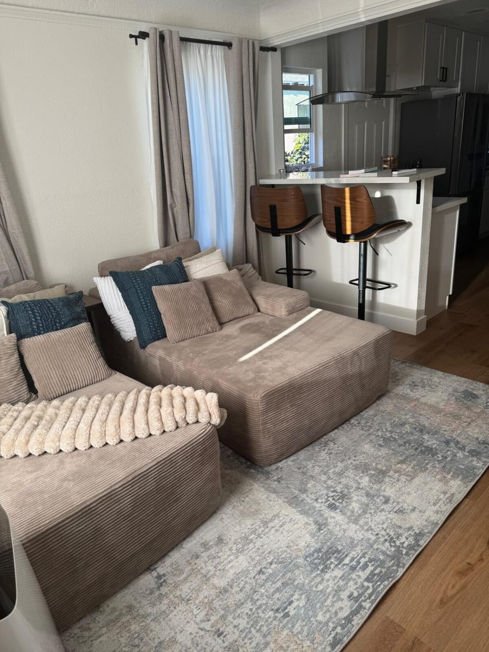 Chic East LA Retreat Apartment in Monterey Park