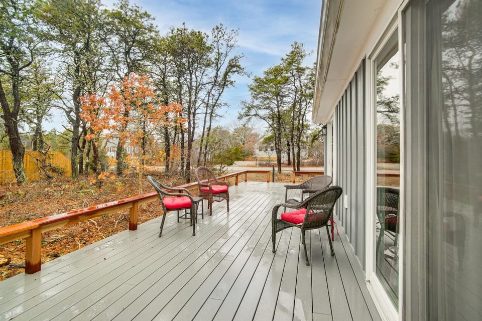 2 Mi to Main St & Beach! Family Home in Edgartown House in Martha's Vineyard