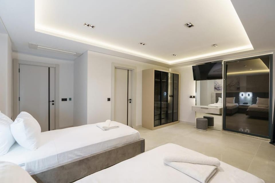 Bed, TV and multimedia, Bedroom, wardrobe