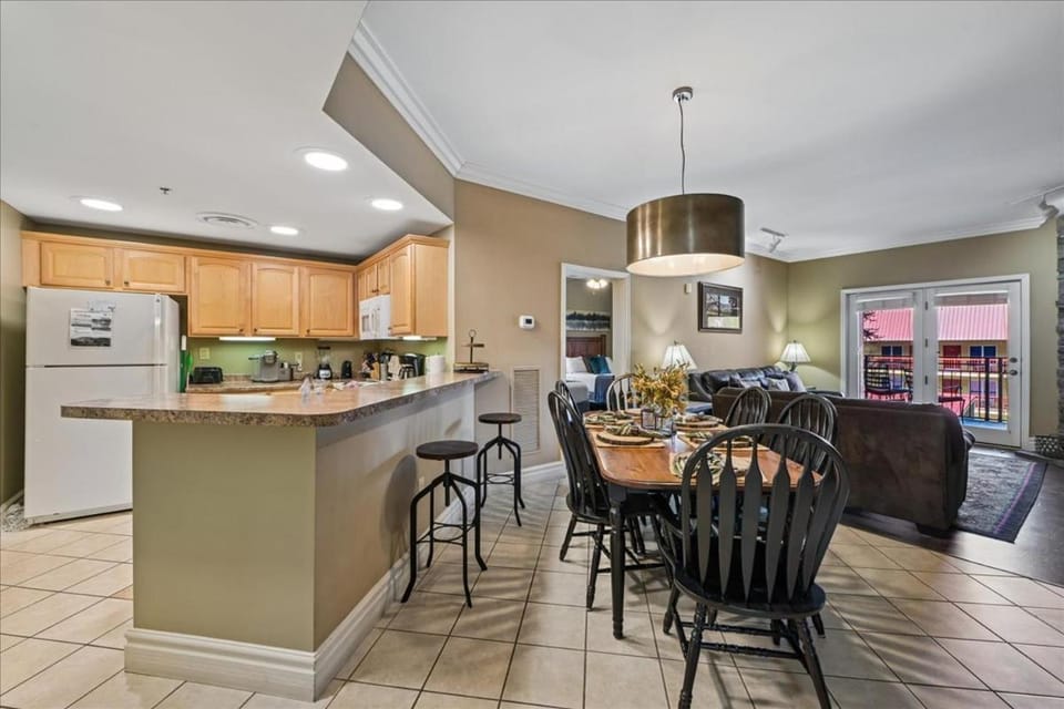 Day, Balcony/Terrace, Kitchen or kitchenette, Living room, Seating area, Dining area, furniture