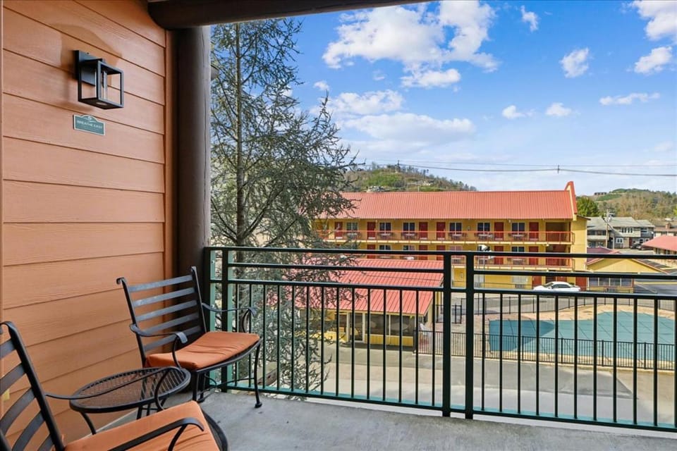 Day, Neighbourhood, View (from property/room), Balcony/Terrace, Seating area