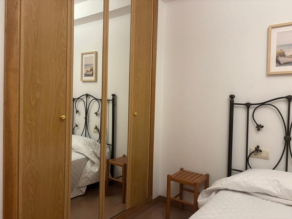 Bed, Photo of the whole room, Bedroom, wardrobe