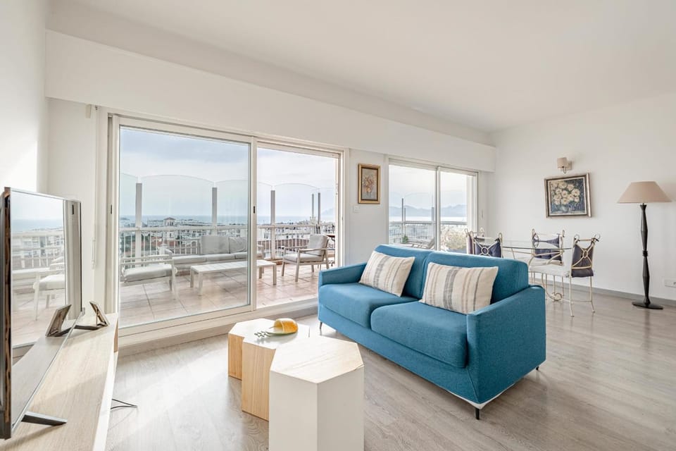 View (from property/room), Balcony/Terrace, Living room, Dining area