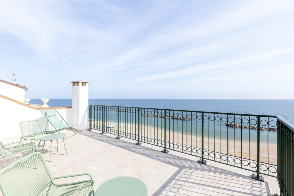 Affittacamere 2 Prima Fila Mare Bed and Breakfast in Porto Recanati
