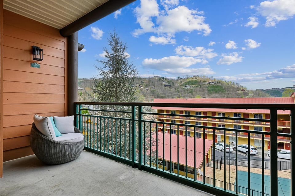 Day, Natural landscape, View (from property/room), Balcony/Terrace, Seating area, Mountain view, furniture