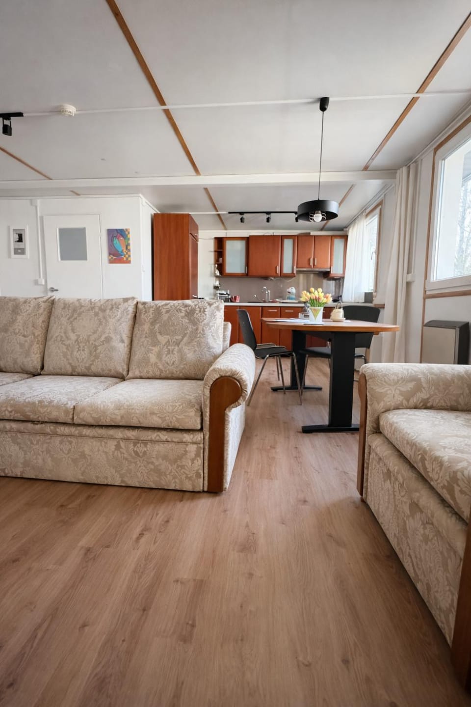Kitchen or kitchenette, Seating area
