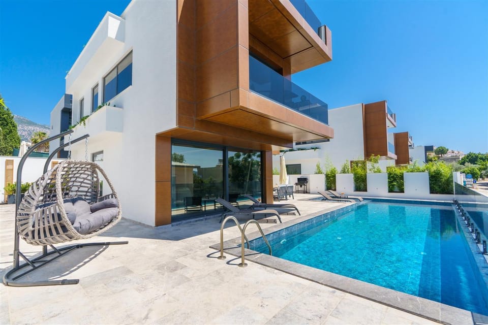 Property building, Day, Swimming pool, sunbed