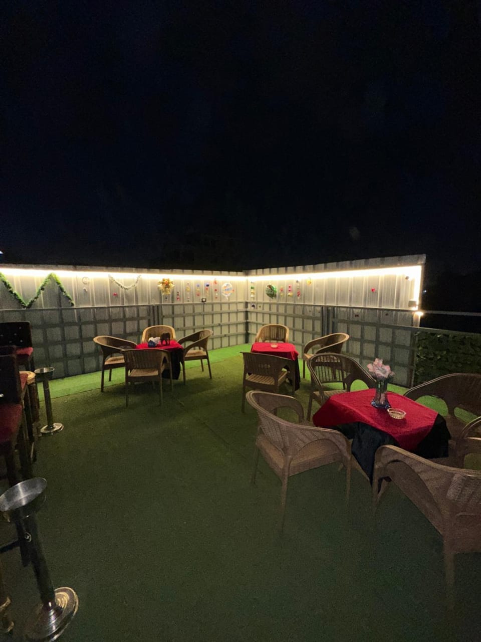 Night, Seating area