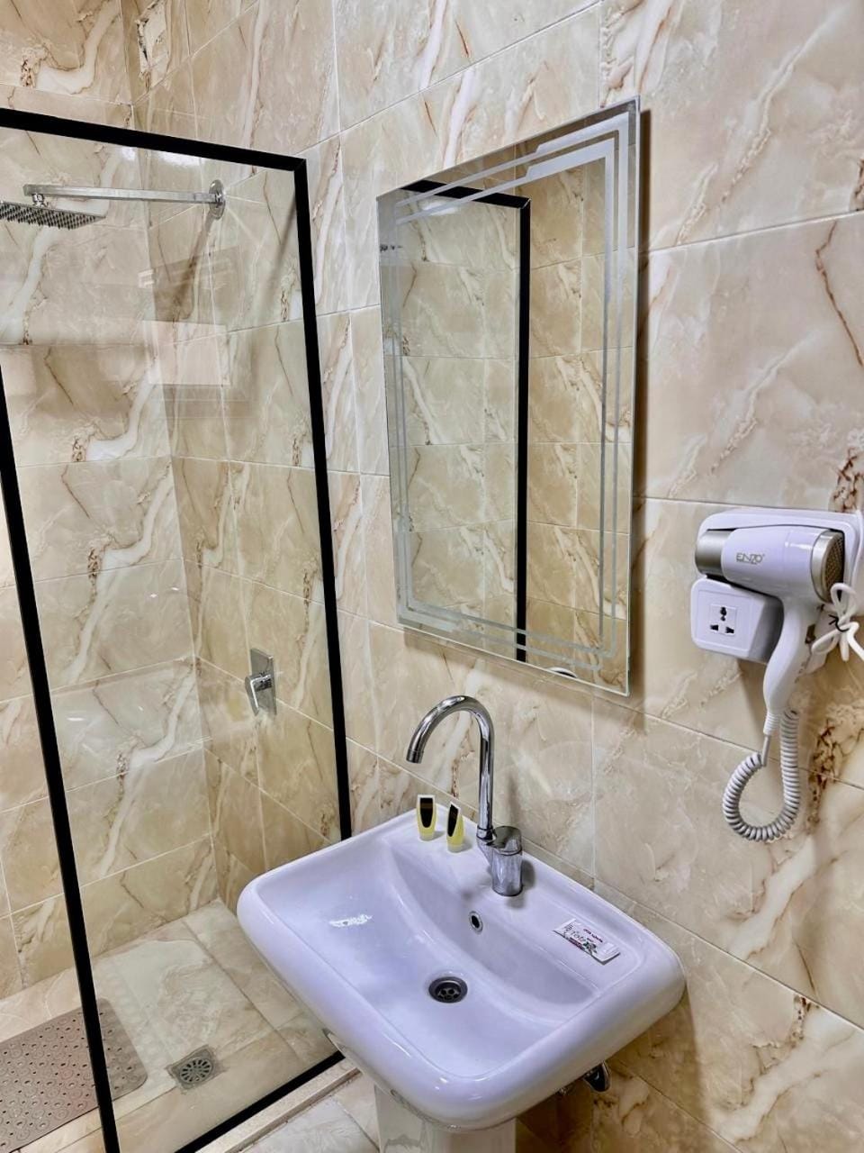 Shower, Bathroom, hair dryier