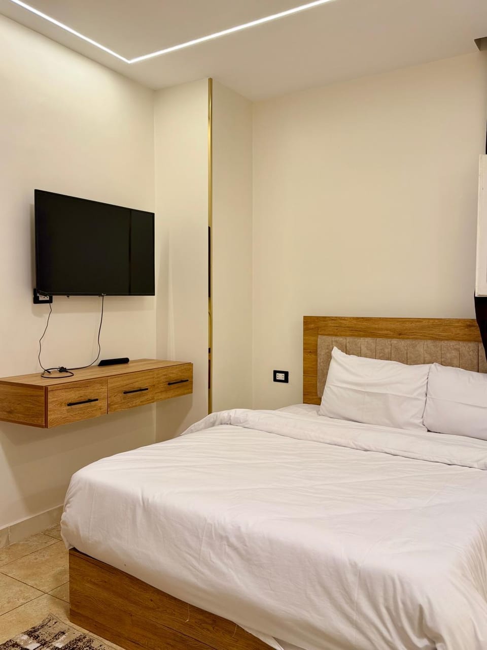 Bed, Photo of the whole room, Bedroom