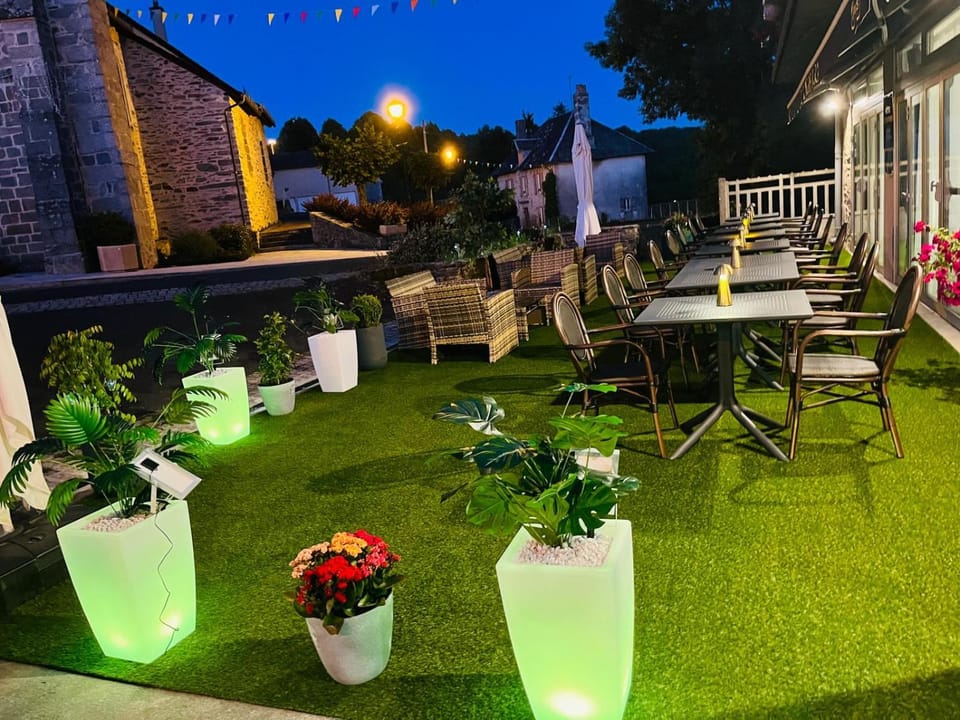 Hôtel Le Castanea Entre Aurillac et Marcolès Auvergne Hotel in Auvergne-Rhône-Alpes