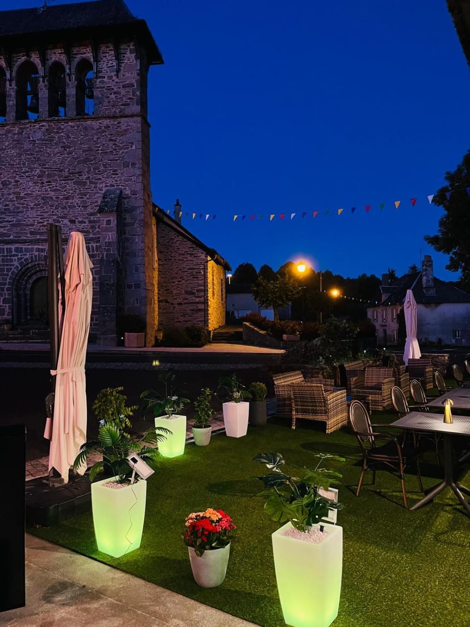 Hôtel Le Castanea Entre Aurillac et Marcolès Auvergne Hotel in Auvergne-Rhône-Alpes