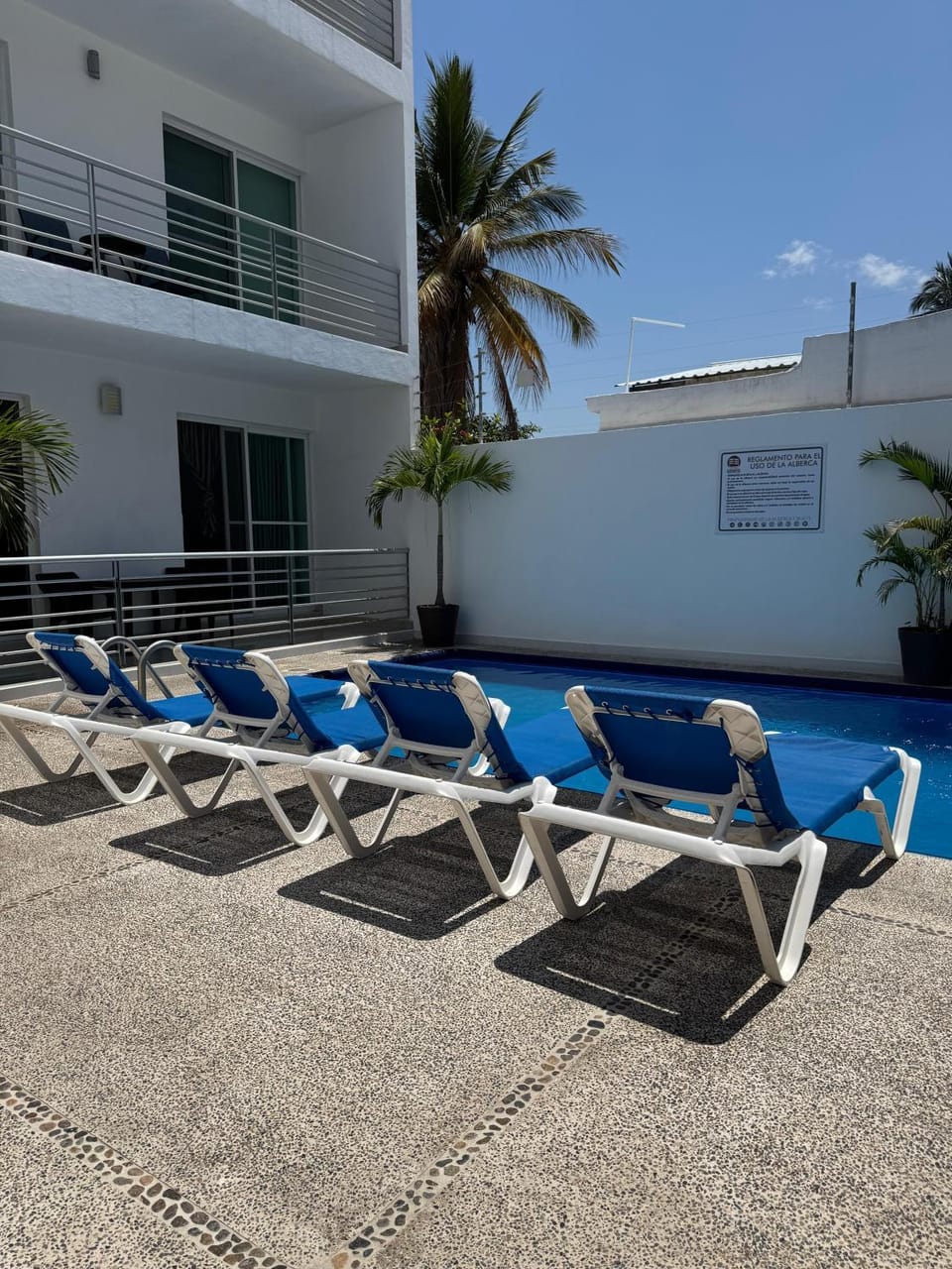 Property building, Swimming pool, sunbed