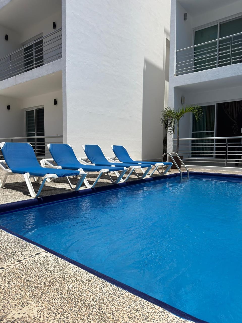 Swimming pool, sunbed