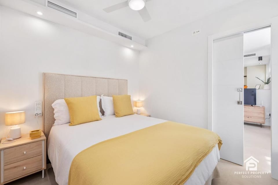 Marbella Beachside 1BR - Pool & Walk to Town Apartment in Marbella
