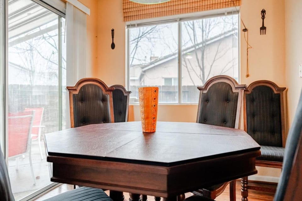 Big Stay Favorite, Backyard Workspace & Sleep 18 House in West Sacramento