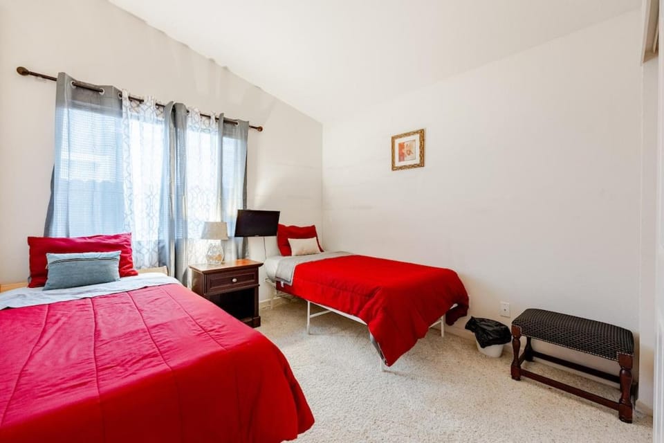 Big Stay Favorite, Backyard Workspace & Sleep 18 House in West Sacramento