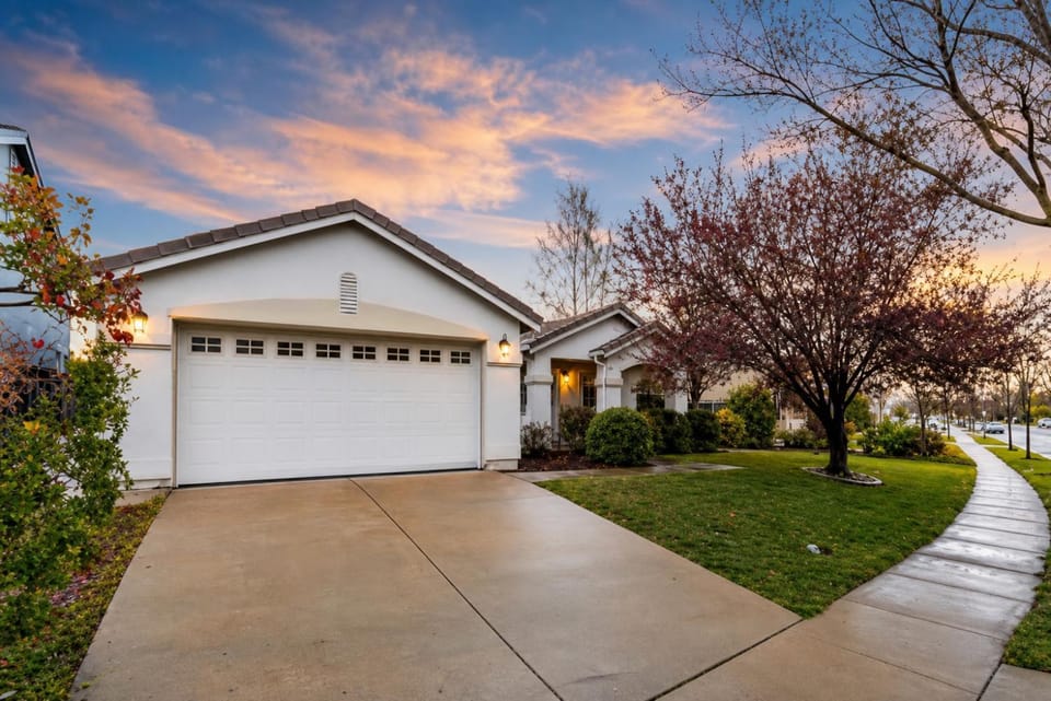 Big Stay Favorite, Backyard Workspace & Sleep 18 House in West Sacramento
