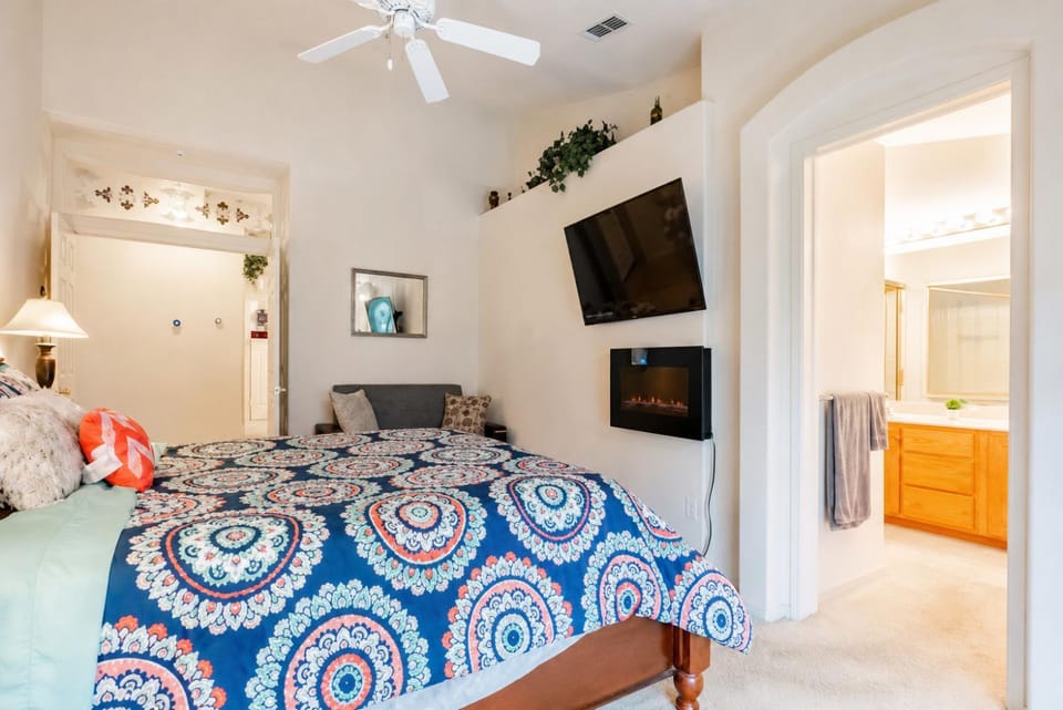Big Stay Favorite, Backyard Workspace & Sleep 18 House in West Sacramento