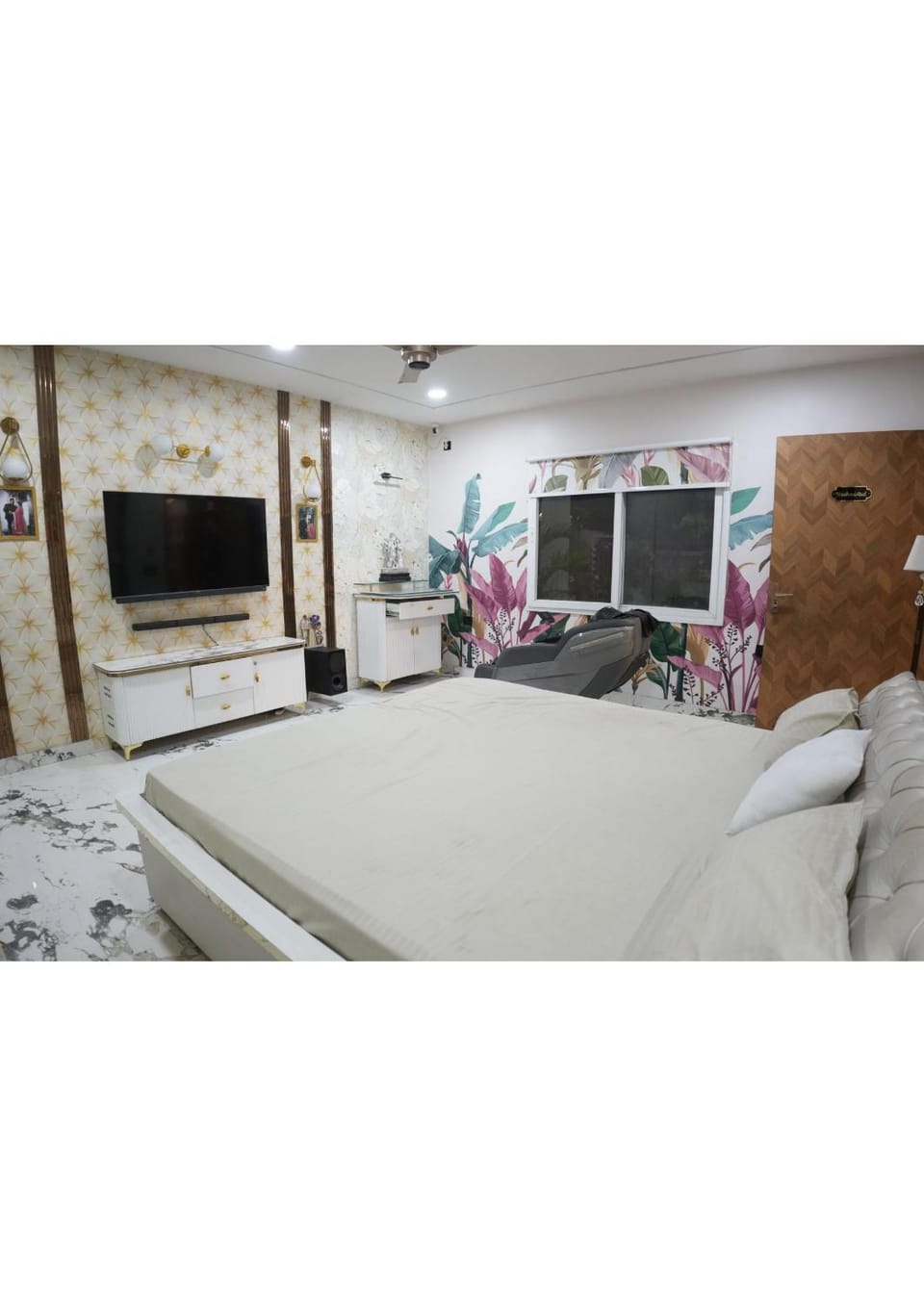 Hot Tub, Bedroom