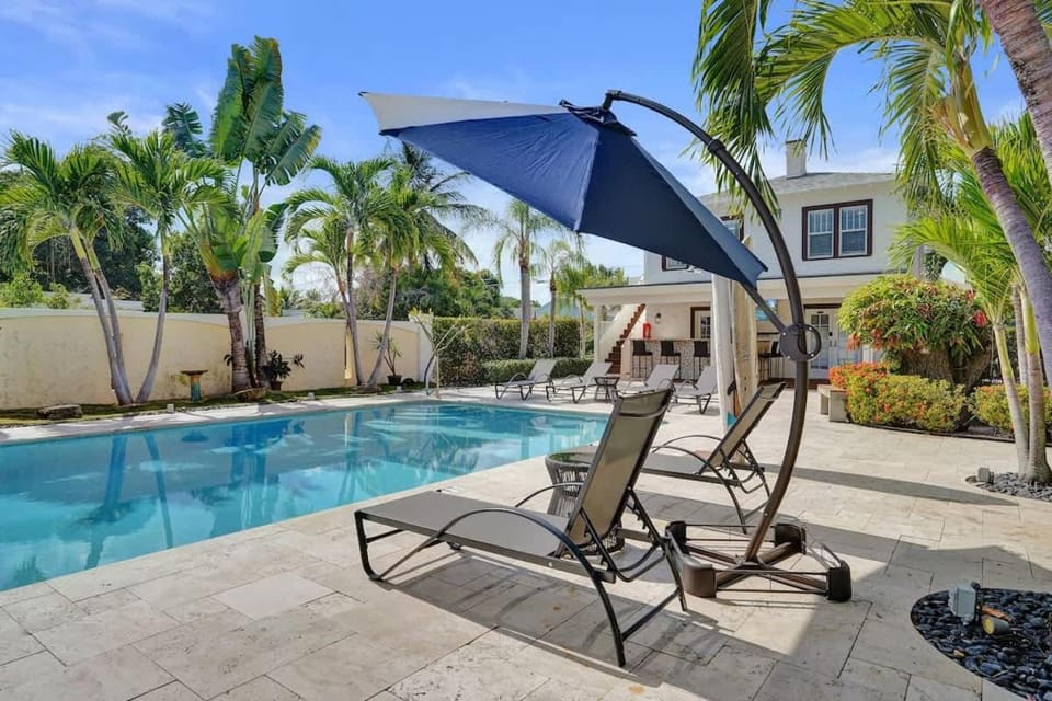 Modern Lake Worth Suite w Patio and Pool Apartment in Lake Worth