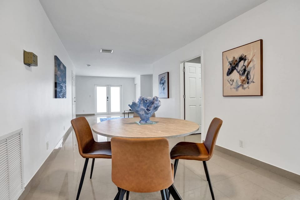 Comfortable Large Suite w Pool at Lake Worth Apartment in Lake Worth