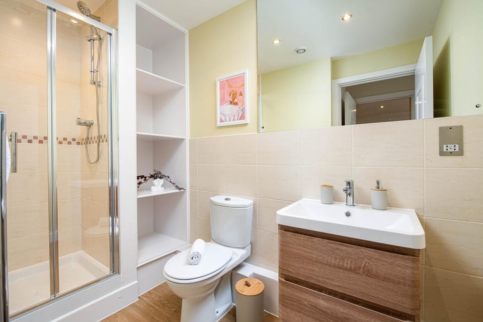 Shower, Toilet