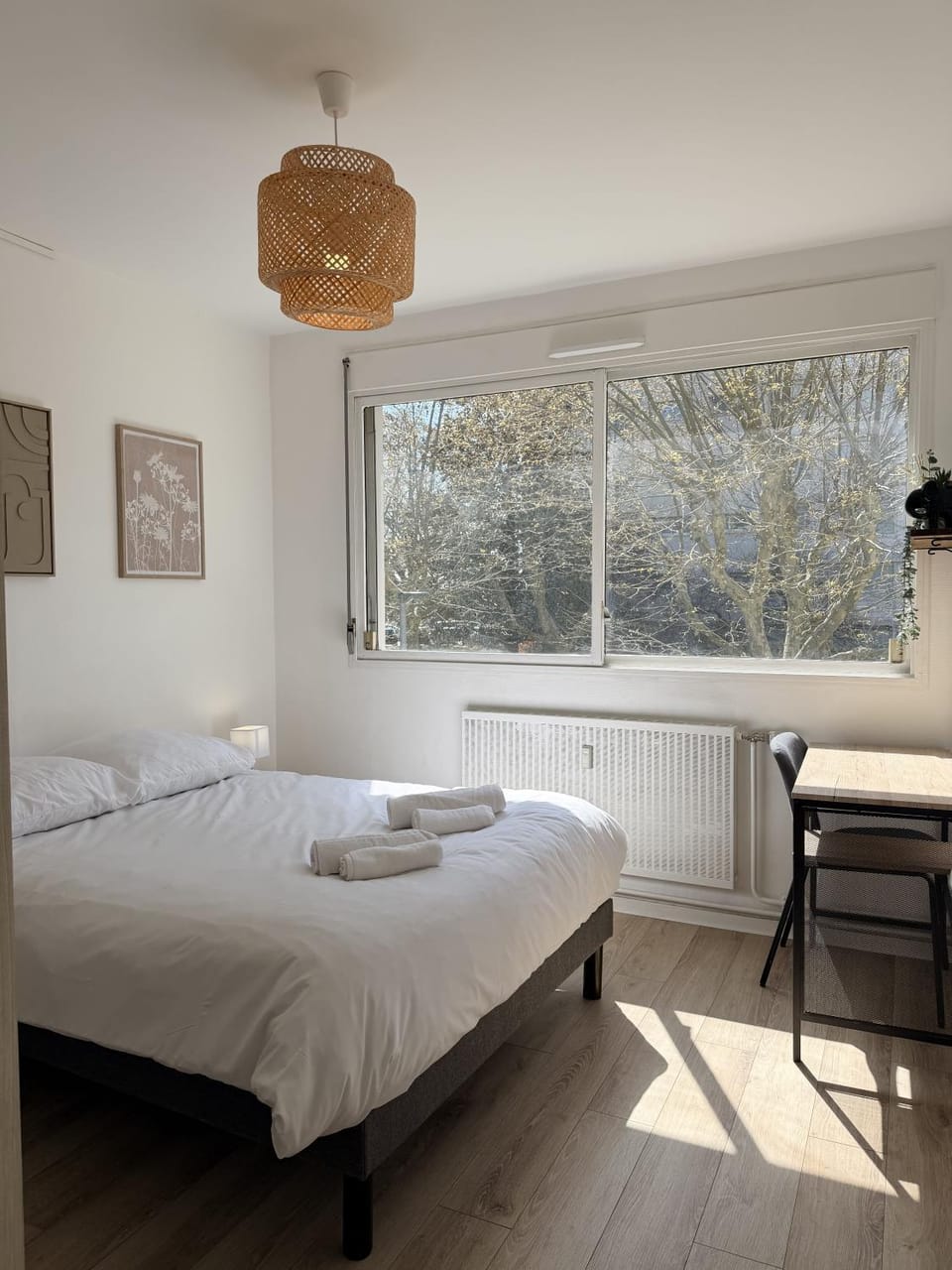 Bed, Photo of the whole room, Bedroom