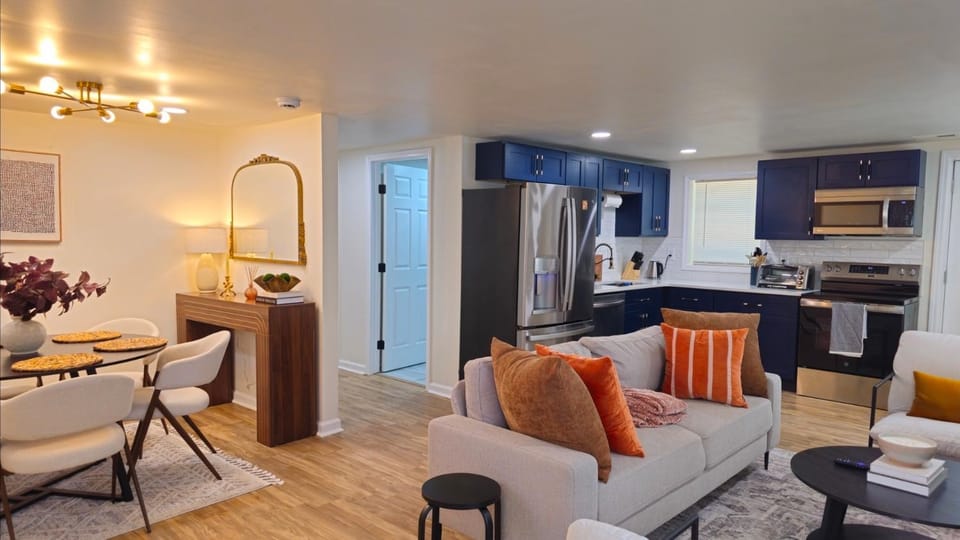 Kitchen or kitchenette, Living room, Seating area, Diving, oven, stove