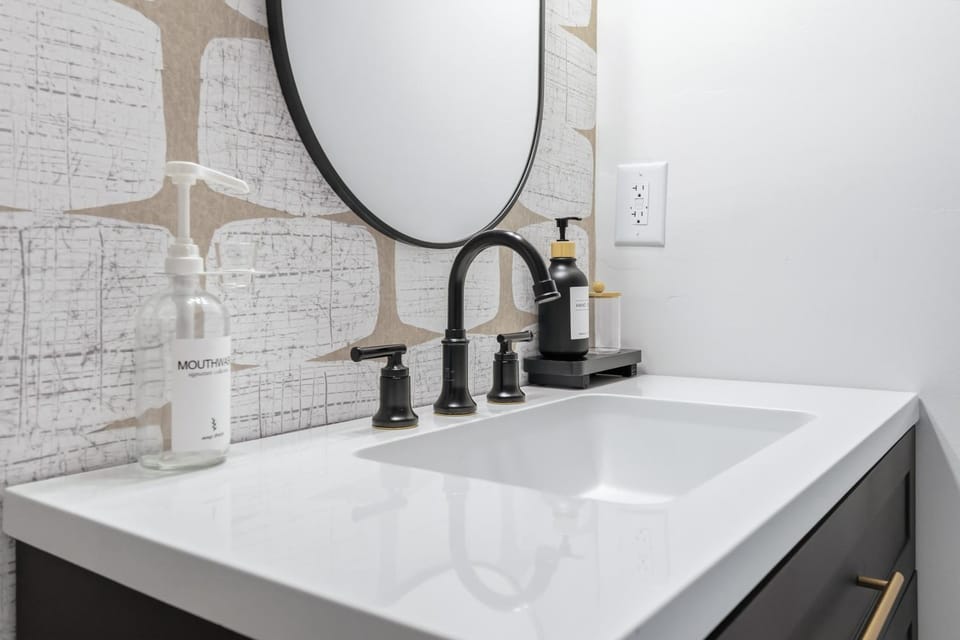 Bathroom, hair dryier, heating, heating, air conditioner, air conditioner