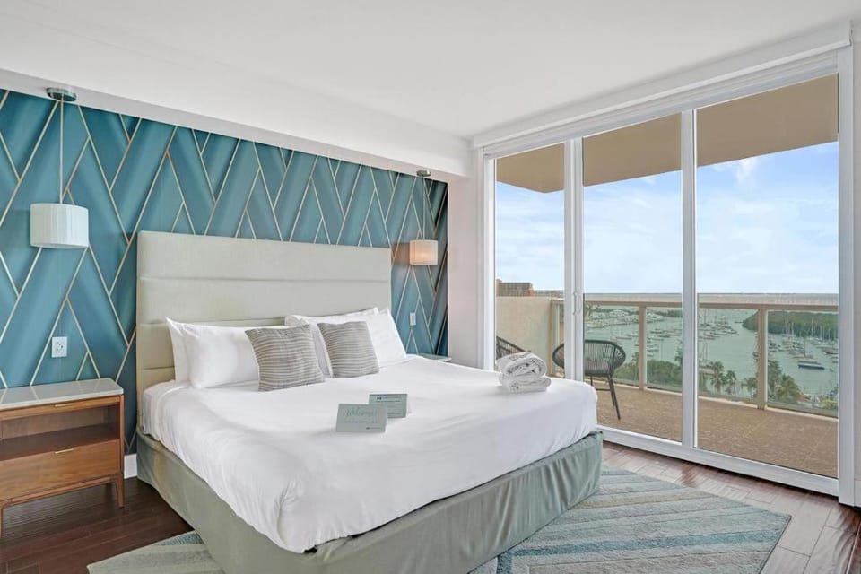 Bright Spacious 2BR Miami Retreat Balcony View Apartment in Coconut Grove