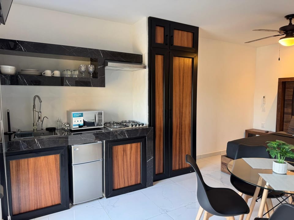 Kitchen or kitchenette, Dining area, wardrobe