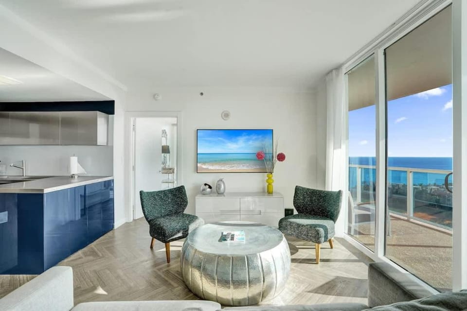 2BR apartment at the Arya Amazing bay views Apartment in Coconut Grove