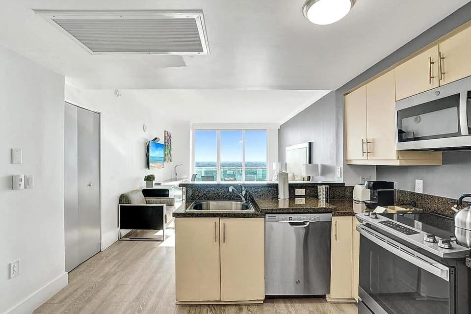Bay and City View 2BR at The Arya Apartment in Coconut Grove