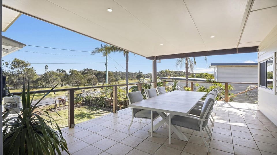 Sea Mist Upstairs Residence House in Wooli
