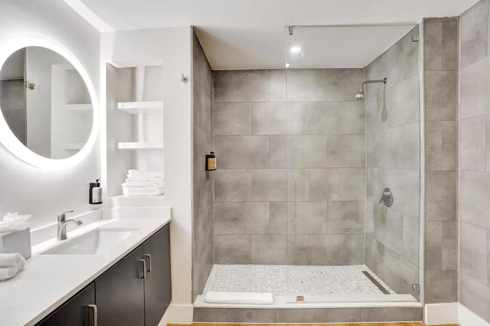 Bright 2BR at The Arya City and Bay Access Apartment in Coconut Grove