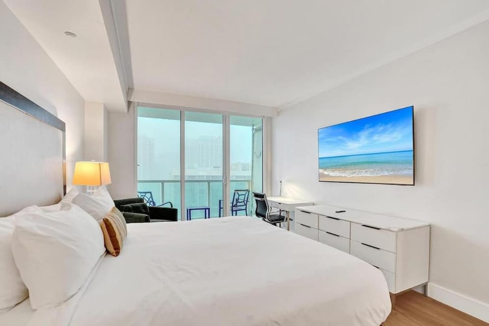 Bright 2BR at The Arya City and Bay Access Apartment in Coconut Grove