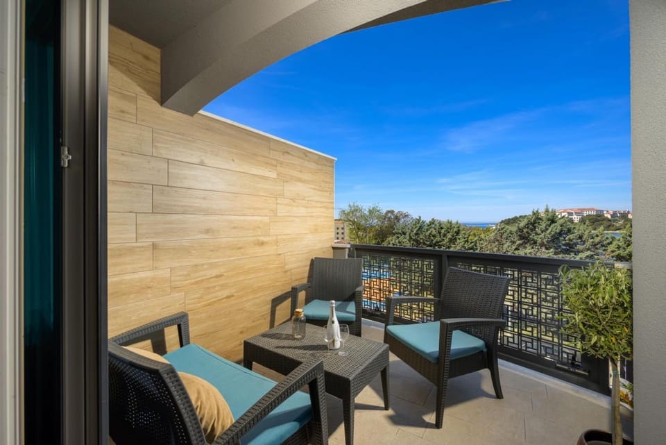 Natural landscape, View (from property/room), Balcony/Terrace, Seating area