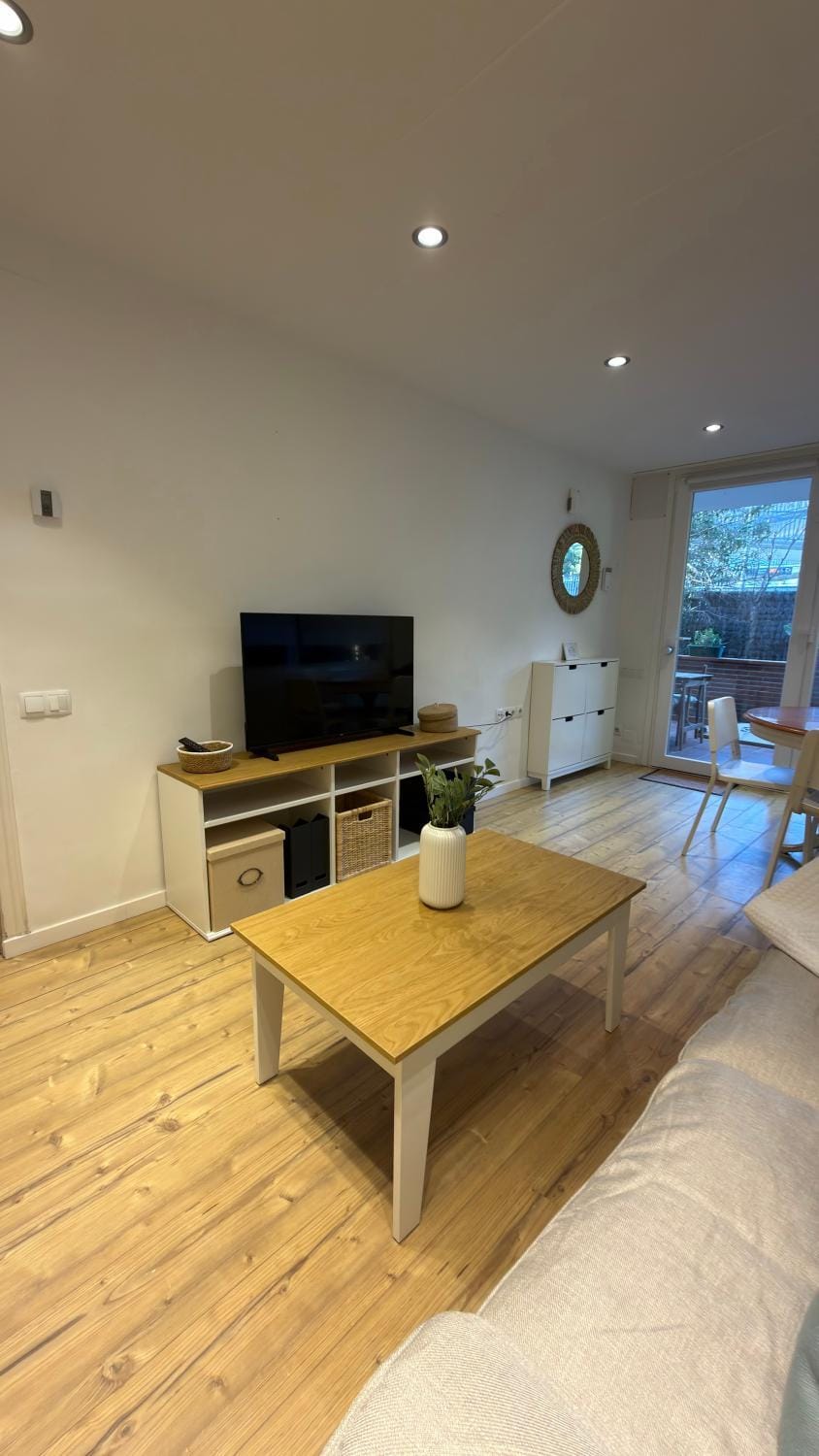 TV and multimedia, Living room, Seating area, Dining area