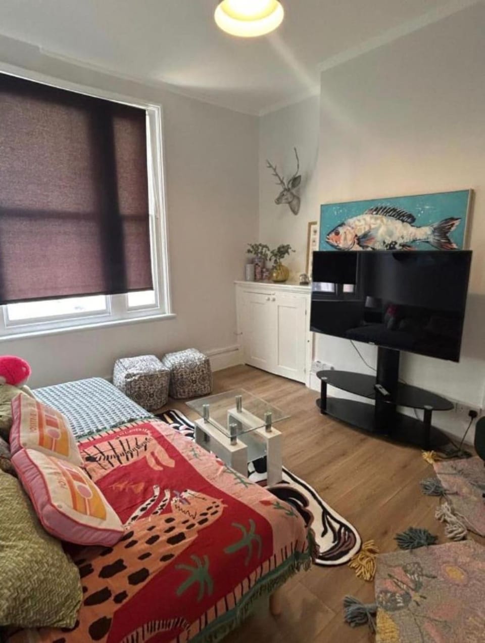 Bed, TV and multimedia, Living room, Seating area