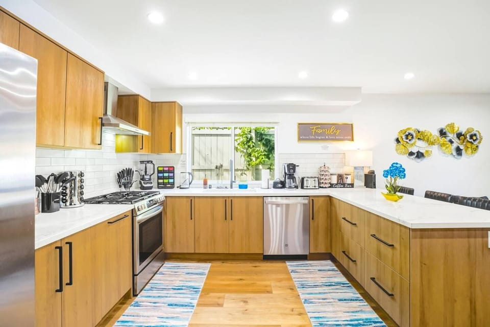 M. 3BR Home: Yard+Parking-Universal 15m, FIFA SoFi House in North Hollywood