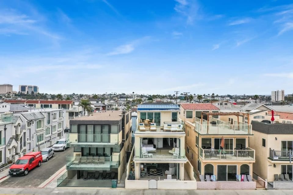 3 Story Oceanfront with Incredible View Hot Tub home House in Balboa Peninsula