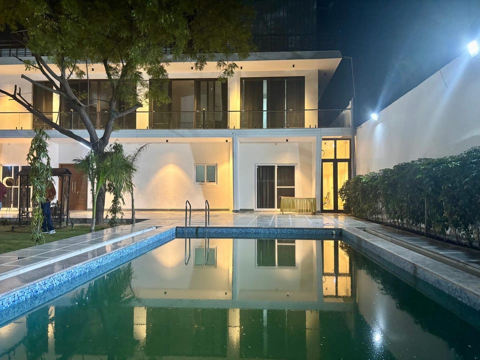 Swimming pool