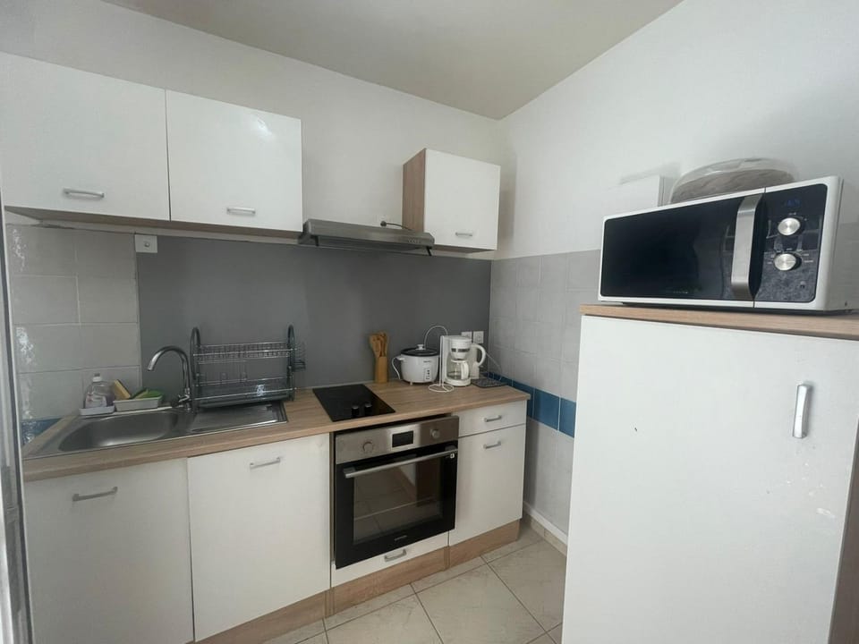 microwave, oven, stove