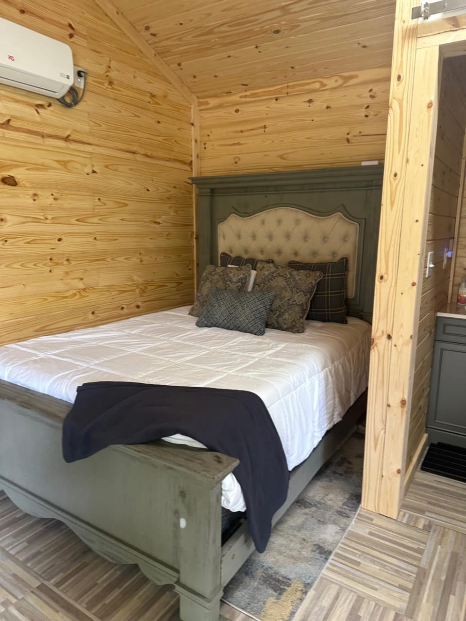 Bedroom, air conditioner