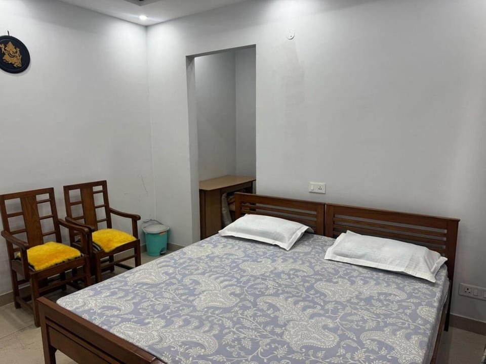 UrbanVogue Oasis Chic 1BR in the Heart of the City Apartment in Punjab, India