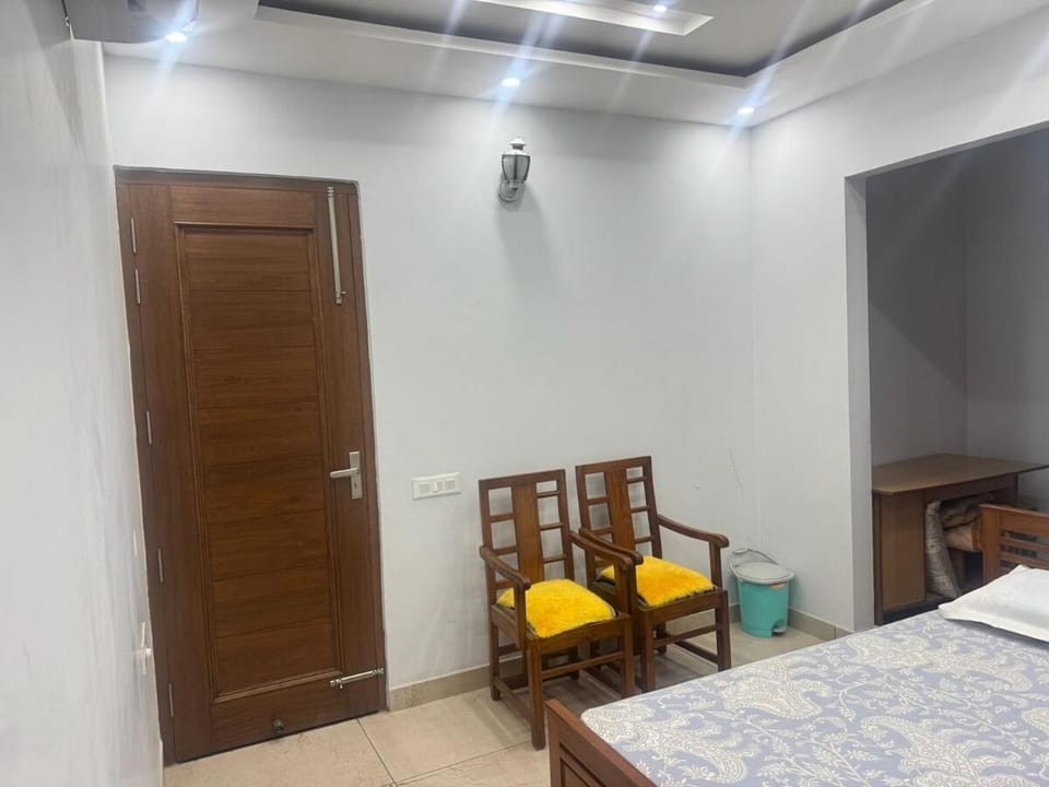UrbanVogue Oasis Chic 1BR in the Heart of the City Apartment in Punjab, India